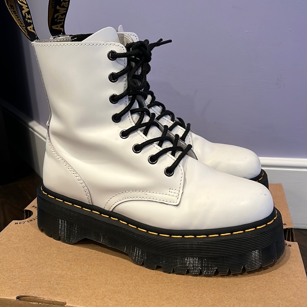 Dr. Martens women’s size 8 Jadon white